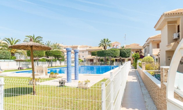 Resale - Chalet -
Orihuela Costa - Playa Flamenca