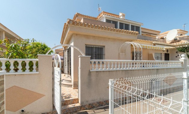 Resale - Chalet -
Orihuela Costa - Playa Flamenca