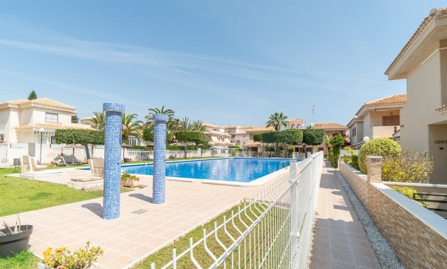 Resale - Chalet -
Orihuela Costa - Playa Flamenca