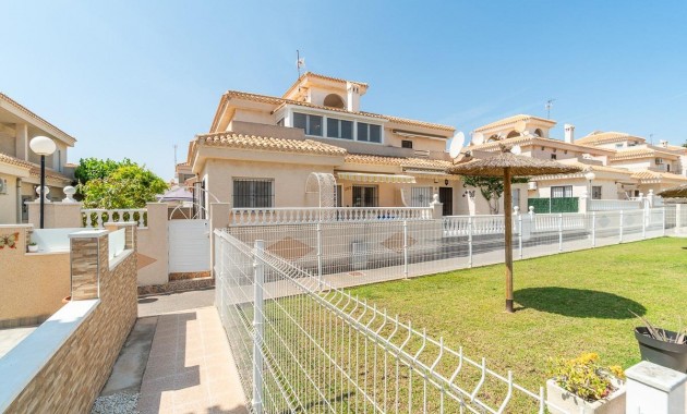 Resale - Chalet -
Orihuela Costa - Playa Flamenca