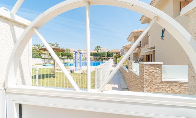 Resale - Chalet -
Orihuela Costa - Playa Flamenca