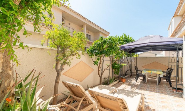 Resale - Chalet -
Orihuela Costa - Playa Flamenca
