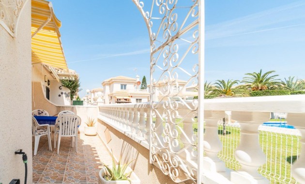 Resale - Chalet -
Orihuela Costa - Playa Flamenca
