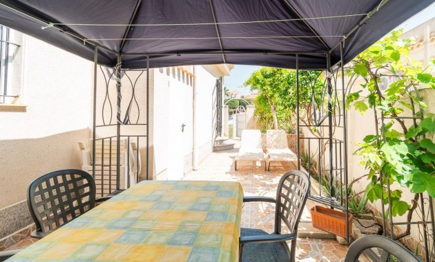 Resale - Chalet -
Orihuela Costa - Playa Flamenca