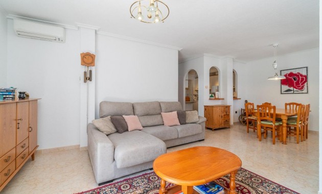 Resale - Chalet -
Orihuela Costa - Playa Flamenca