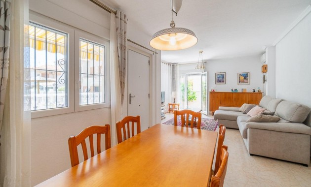 Resale - Chalet -
Orihuela Costa - Playa Flamenca