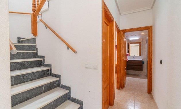 Resale - Chalet -
Orihuela Costa - Playa Flamenca