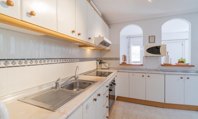 Resale - Chalet -
Orihuela Costa - Playa Flamenca