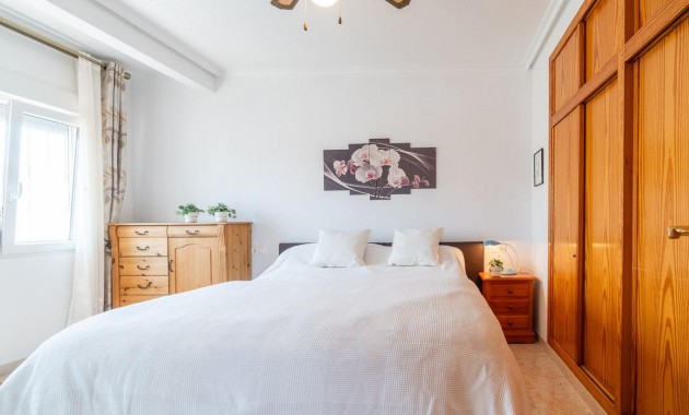 Resale - Chalet -
Orihuela Costa - Playa Flamenca