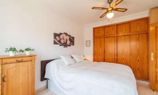 Resale - Chalet -
Orihuela Costa - Playa Flamenca
