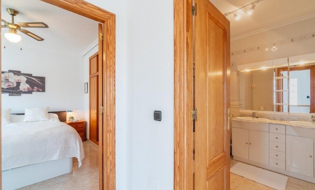 Resale - Chalet -
Orihuela Costa - Playa Flamenca