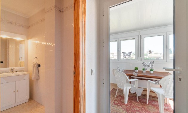 Resale - Chalet -
Orihuela Costa - Playa Flamenca