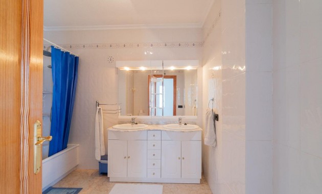 Resale - Chalet -
Orihuela Costa - Playa Flamenca