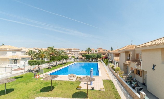 Resale - Chalet -
Orihuela Costa - Playa Flamenca