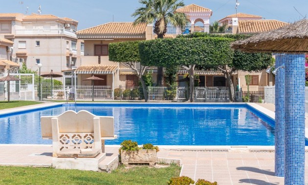 Resale - Chalet -
Orihuela Costa - Playa Flamenca