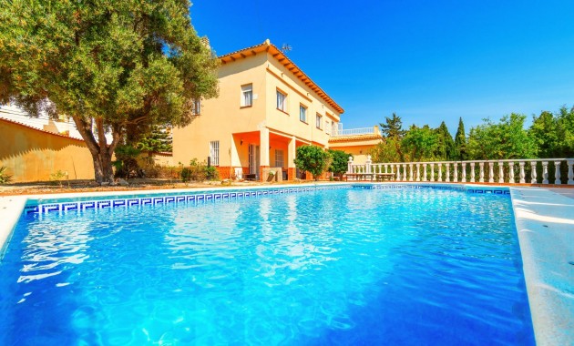 Sale - Villa -
Torrevieja - La Mata