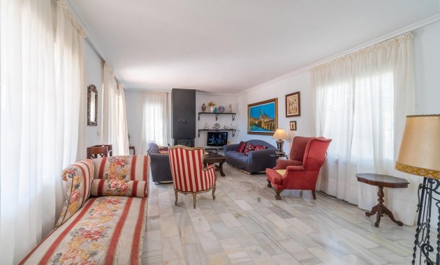 Sale - Villa -
Torrevieja - La Mata