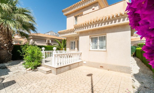 Sale - Villa -
Orihuela Costa - Playa Flamenca