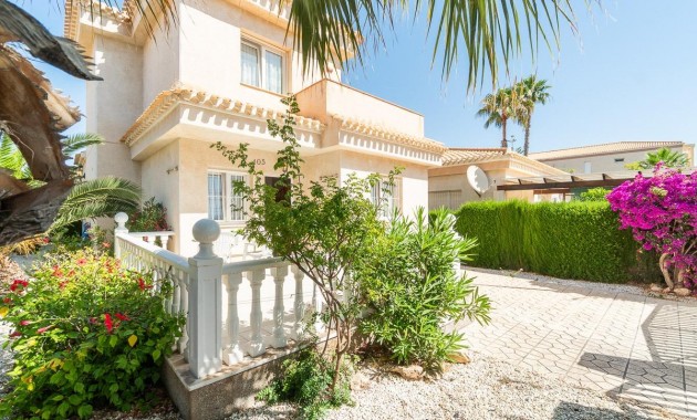 Sale - Villa -
Orihuela Costa - Playa Flamenca