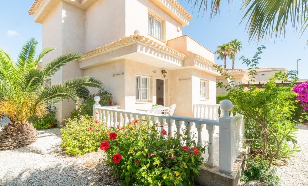 Sale - Villa -
Orihuela Costa - Playa Flamenca