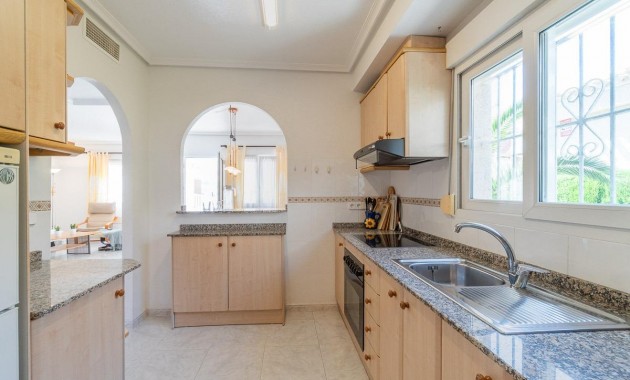 Sale - Villa -
Orihuela Costa - Playa Flamenca