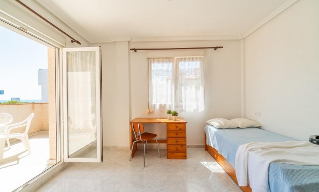 Sale - Villa -
Orihuela Costa - Playa Flamenca