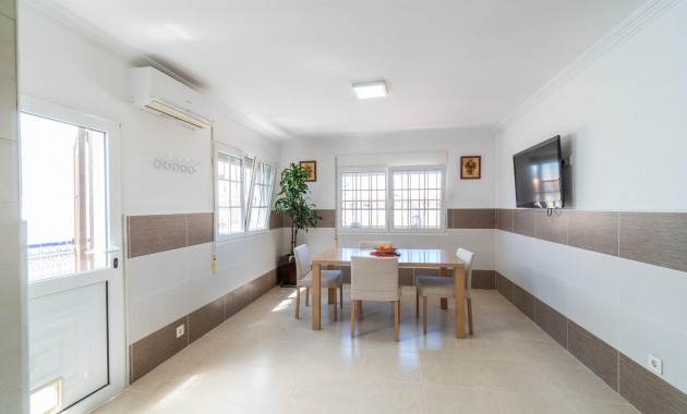 Venta - Villa -
Torrevieja - Torreta florida