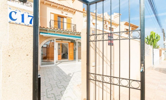 Resale - Bungalow -
Torrevieja - La Siesta - El Salado - Torreta