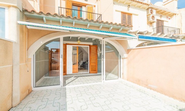 Resale - Bungalow -
Torrevieja - La Siesta - El Salado - Torreta