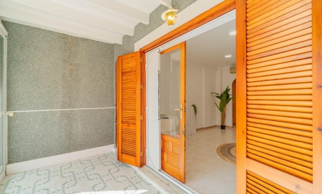 Resale - Bungalow -
Torrevieja - La Siesta - El Salado - Torreta