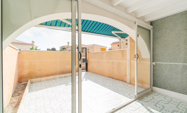 Resale - Bungalow -
Torrevieja - La Siesta - El Salado - Torreta