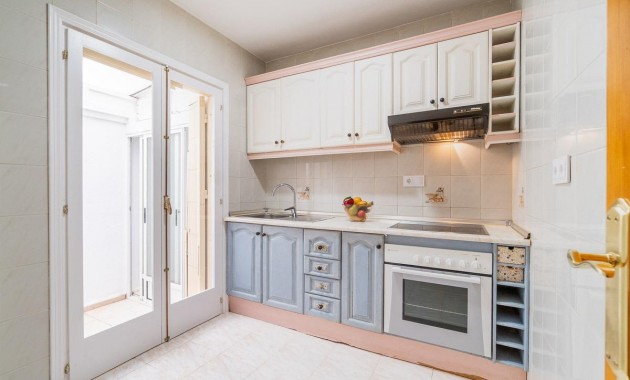 Resale - Bungalow -
Torrevieja - La Siesta - El Salado - Torreta