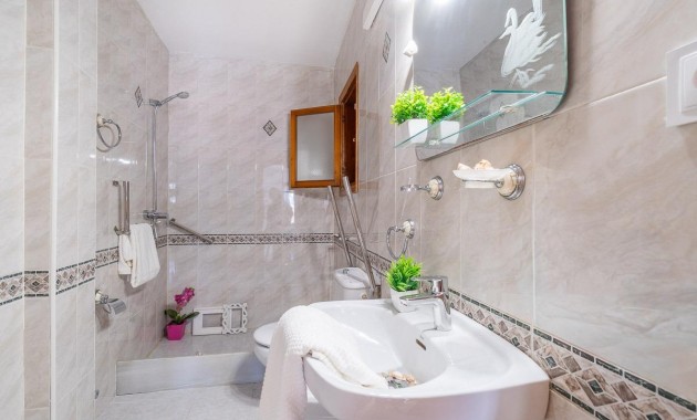 Resale - Bungalow -
Torrevieja - La Siesta - El Salado - Torreta