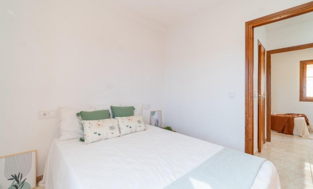 Resale - Bungalow -
Torrevieja - La Siesta - El Salado - Torreta