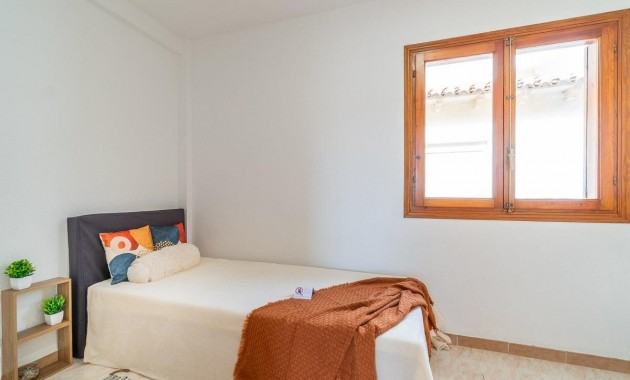 Resale - Bungalow -
Torrevieja - La Siesta - El Salado - Torreta