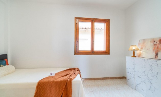 Resale - Bungalow -
Torrevieja - La Siesta - El Salado - Torreta