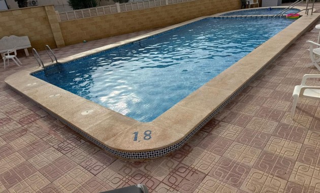 Resale - Bungalow -
Torrevieja - La Siesta - El Salado - Torreta