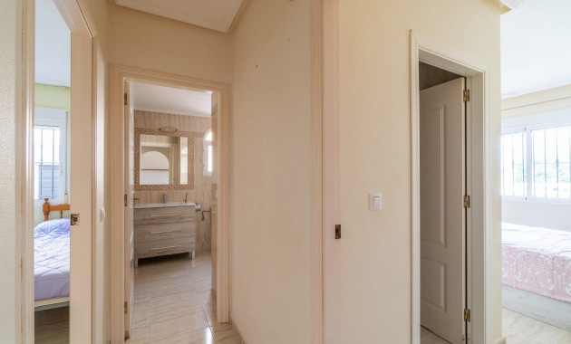 Sale - Bungalow -
Orihuela Costa - Los Dolses