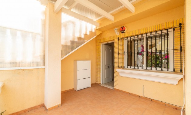 Sale - Bungalow -
Orihuela Costa - Los Dolses