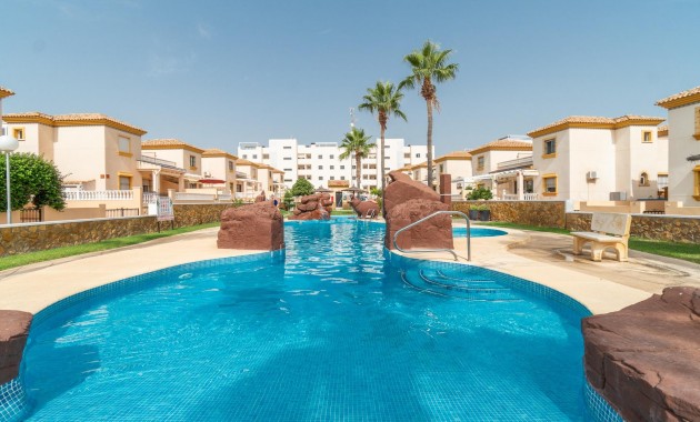 Sale - Bungalow -
Orihuela Costa - Los Dolses