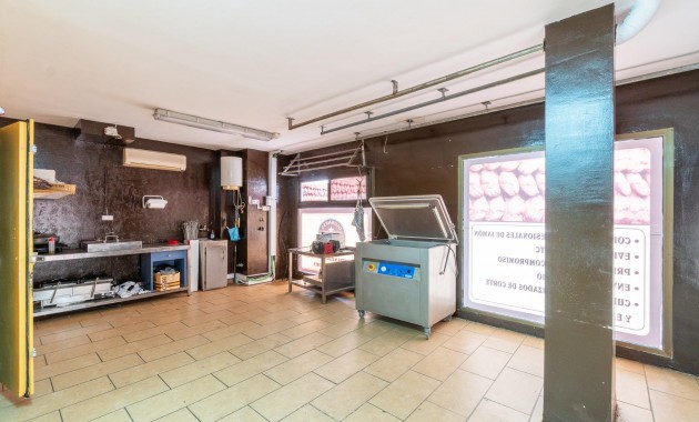Resale - Commercial Unit -
Torrevieja - Paseo maritimo
