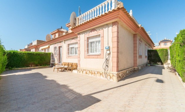 Resale - Villa -
Orihuela Costa - Punta Prima