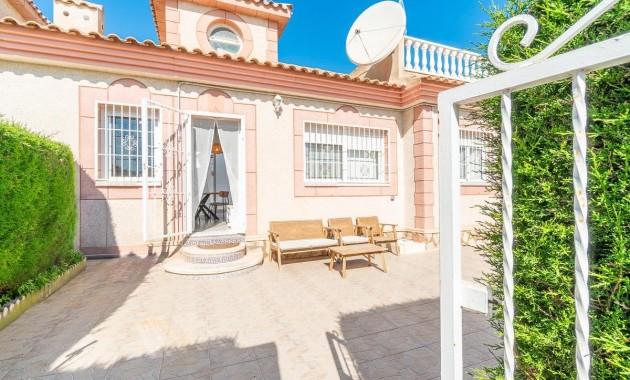 Resale - Villa -
Orihuela Costa - Punta Prima