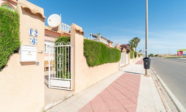 Resale - Villa -
Orihuela Costa - Punta Prima