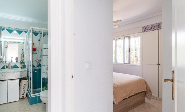 Resale - Villa -
Orihuela Costa - Punta Prima