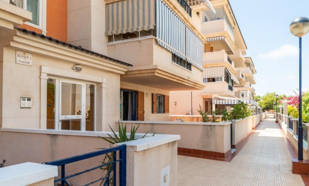 Alquiler a largo plazo - Flat -
Torrevieja - La Mata