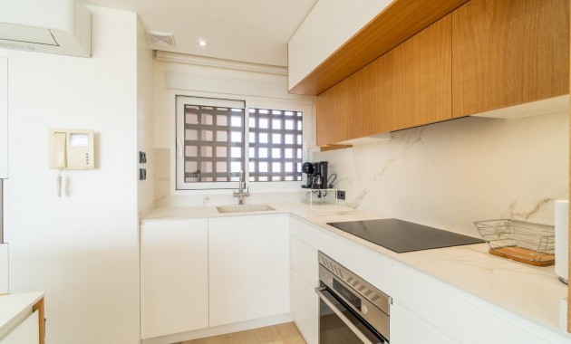 Sale - Apartment -
Guardamar del Segura - Puerto Deportivo
