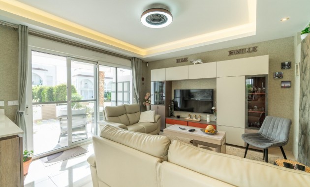 Sale - Ground Floor -
Rojales - Centro de la Ciudad Quesada