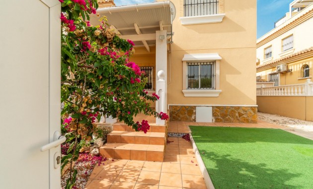 Sale - Ground Floor -
Orihuela Costa - Los Dolses