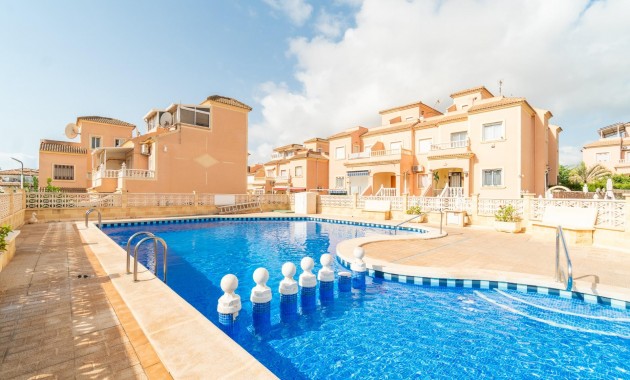 Resale - Terraced house -
Orihuela Costa - La Zenia